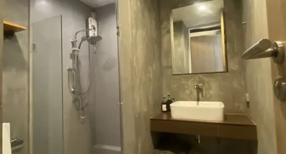 For rent and for sale 3 bedrooms retail Space in Watthana, Bangkok