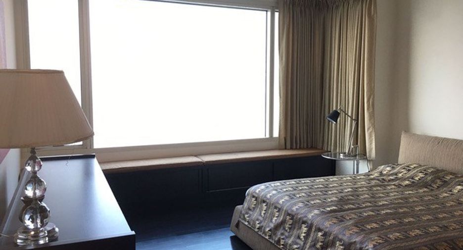 For sale 3 bedrooms condo in Khlong San, Bangkok