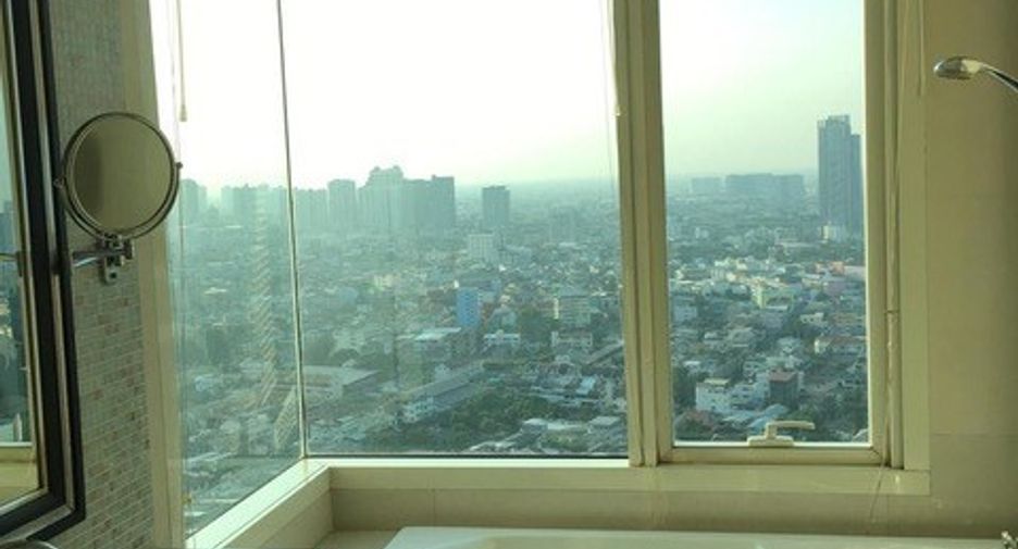 For sale 3 bedrooms condo in Khlong San, Bangkok