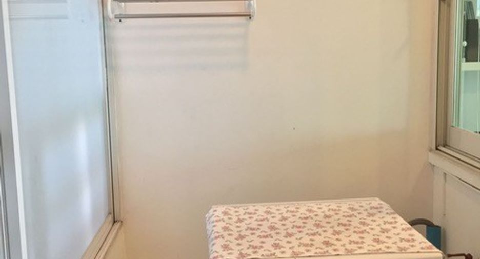 For sale 3 bedrooms condo in Khlong San, Bangkok