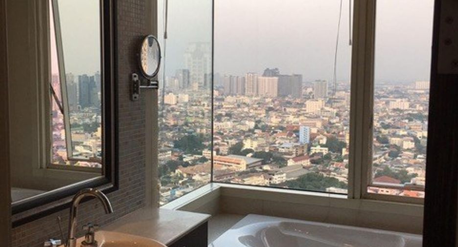 For sale 3 bedrooms condo in Khlong San, Bangkok