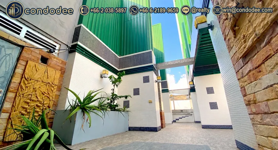 For sale 3 bedrooms condo in Watthana, Bangkok