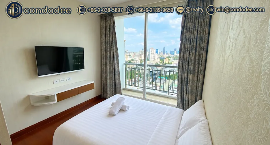 For sale 3 bedrooms condo in Watthana, Bangkok