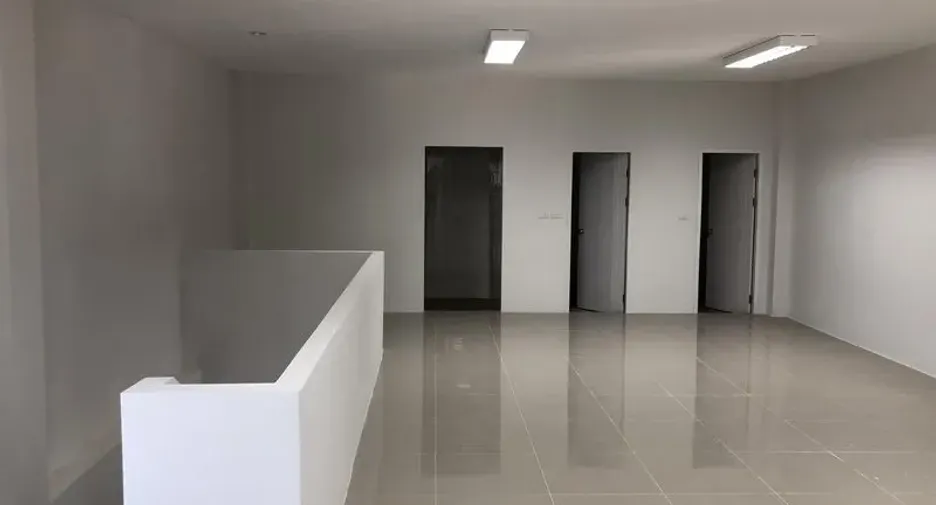 For rent warehouse in Mueang Samut Prakan, Samut Prakan