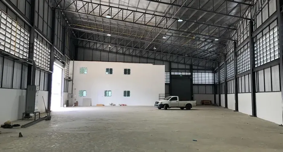 For rent warehouse in Mueang Samut Prakan, Samut Prakan