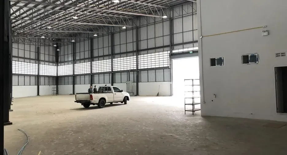 For rent warehouse in Mueang Samut Prakan, Samut Prakan