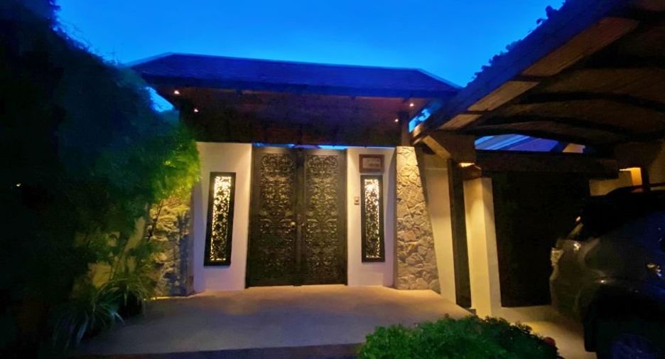 For rent 4 bedrooms villa in Mueang Phuket, Phuket