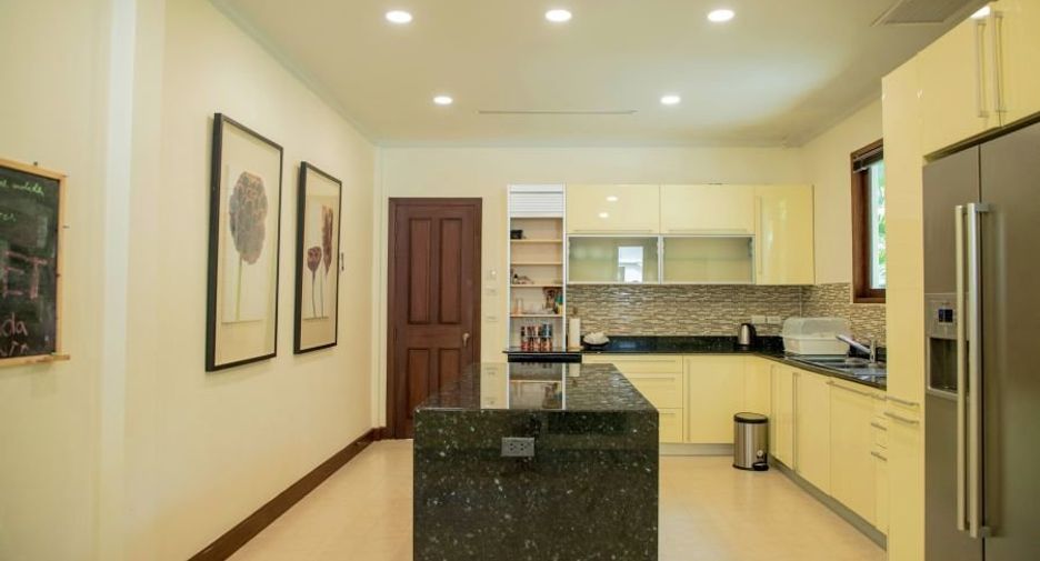 For rent 4 bedrooms villa in Mueang Phuket, Phuket