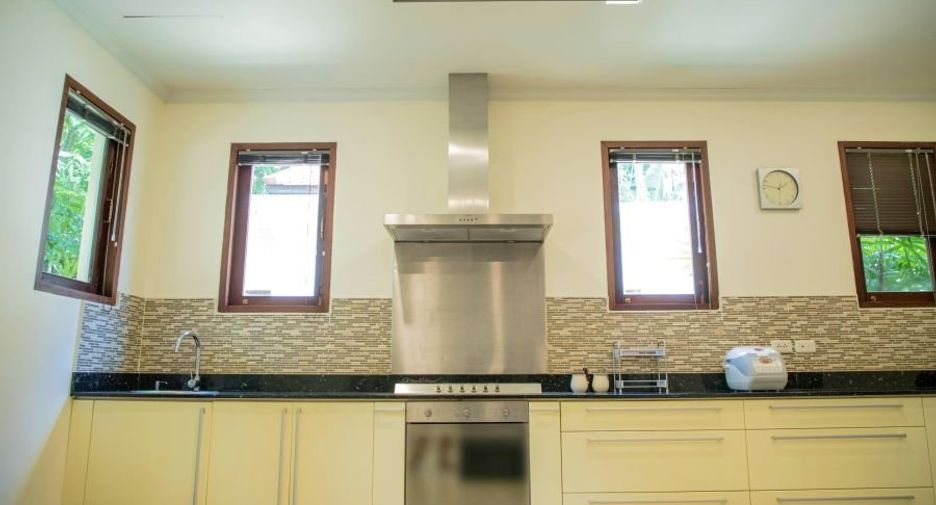 For rent 4 bedrooms villa in Mueang Phuket, Phuket