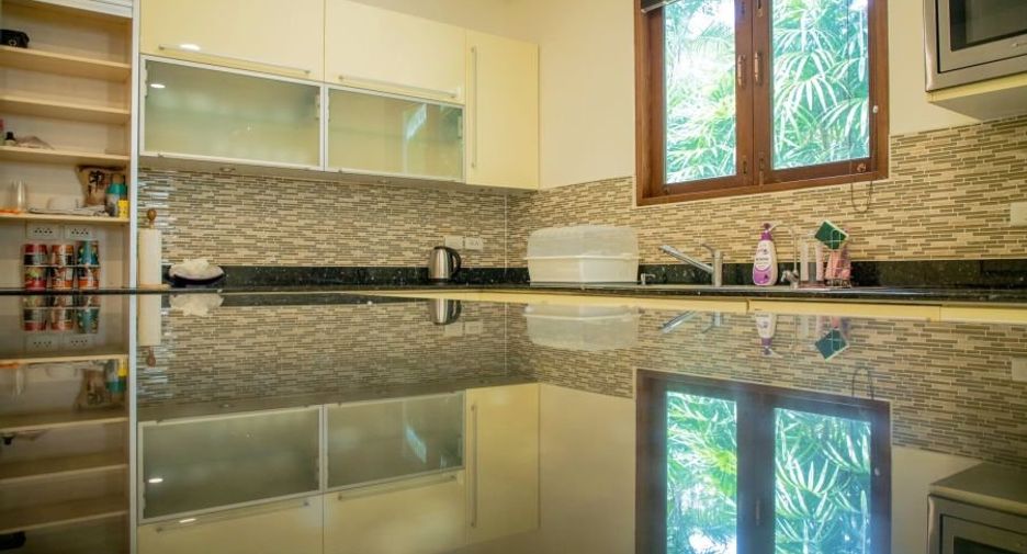 For rent 4 bedrooms villa in Mueang Phuket, Phuket
