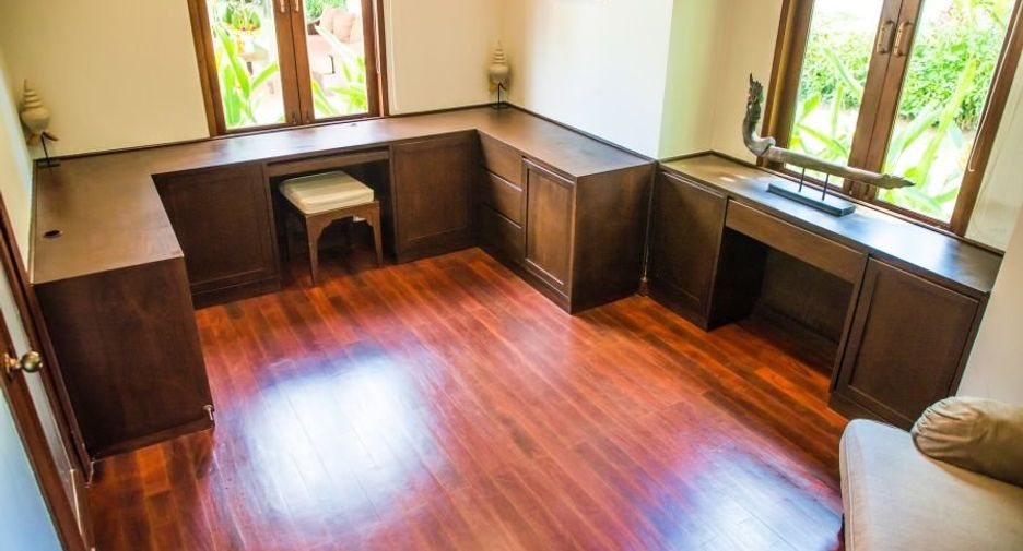 For rent 4 bedrooms villa in Mueang Phuket, Phuket