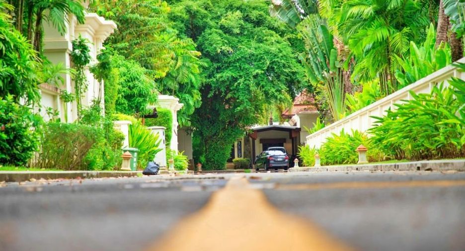 For rent 4 bedrooms villa in Mueang Phuket, Phuket