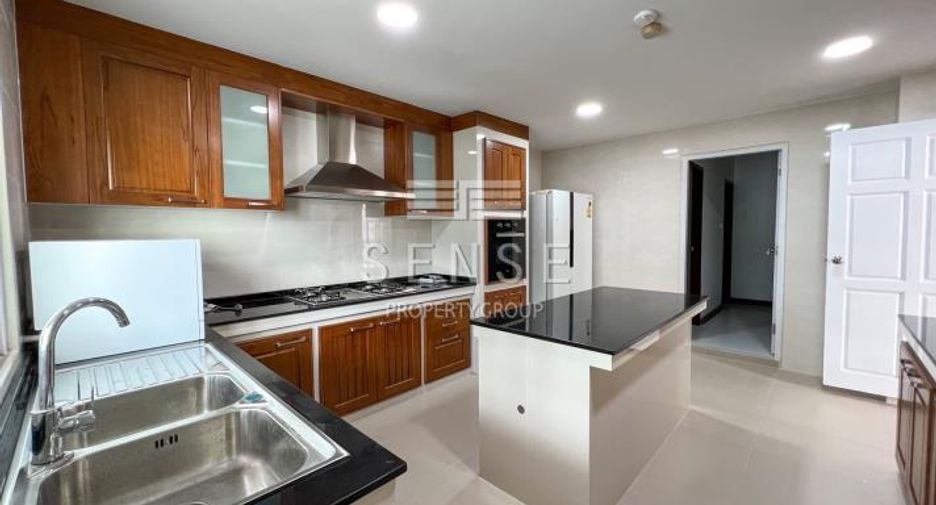 Wohnung zur Miete mit 3 Zimmer in Khlong Toei, Bangkok