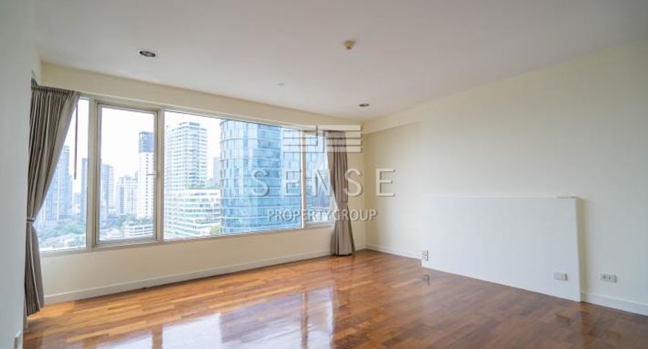 For rent 4 bedrooms condo in Watthana, Bangkok