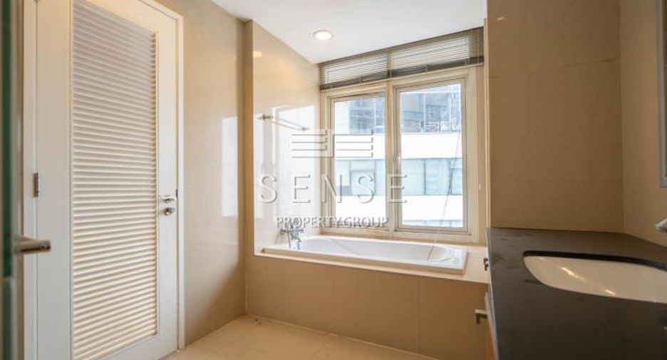 For rent 4 bedrooms condo in Watthana, Bangkok