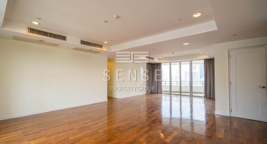 For rent 4 bedrooms condo in Watthana, Bangkok