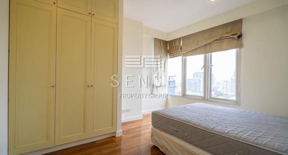 For rent 4 bedrooms condo in Watthana, Bangkok