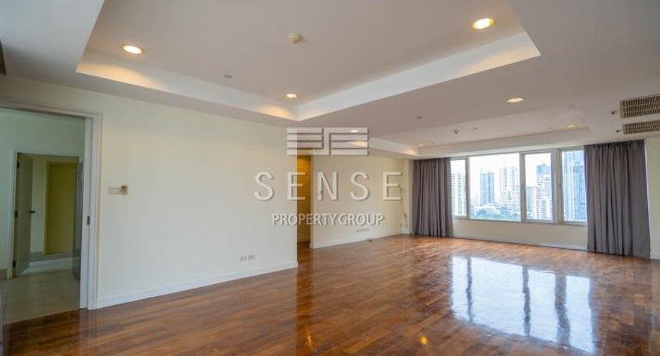 For rent 4 bedrooms condo in Watthana, Bangkok