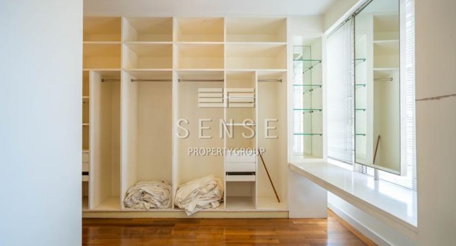 For rent 4 bedrooms condo in Watthana, Bangkok