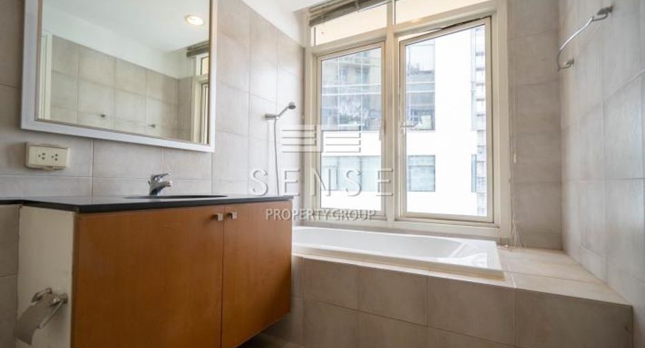 For rent 4 bedrooms condo in Watthana, Bangkok