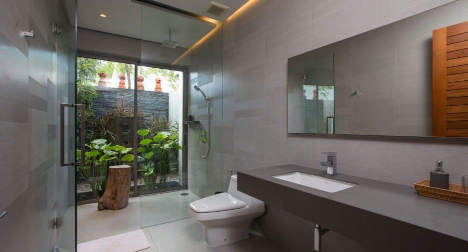 For rent and for sale 4 bedrooms villa in Thalang, Phuket