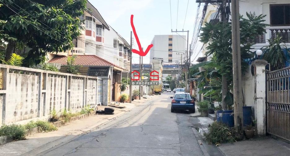 出售 3 卧室 联排别墅 在 Phra Khanong, 曼谷