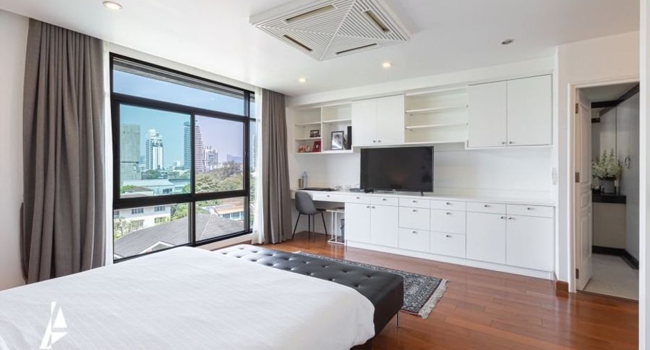 For sale 4 bedrooms condo in Watthana, Bangkok
