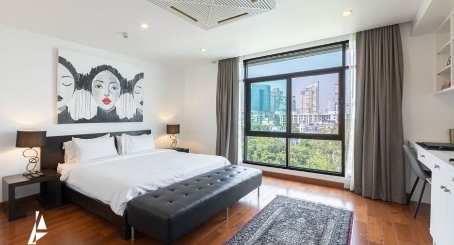 For sale 4 bedrooms condo in Watthana, Bangkok