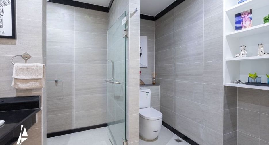 For sale 4 bedrooms condo in Watthana, Bangkok