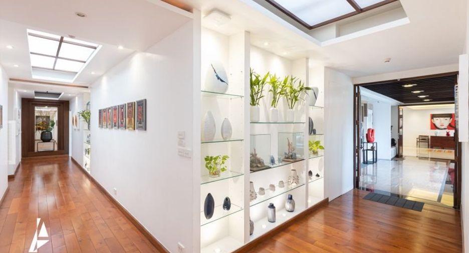 For sale 4 bedrooms condo in Watthana, Bangkok