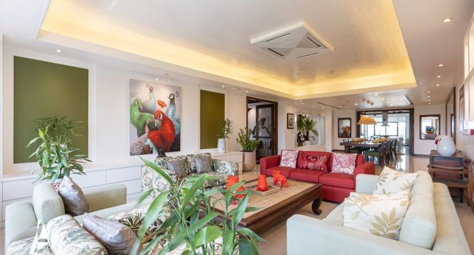 For sale 4 bedrooms condo in Watthana, Bangkok