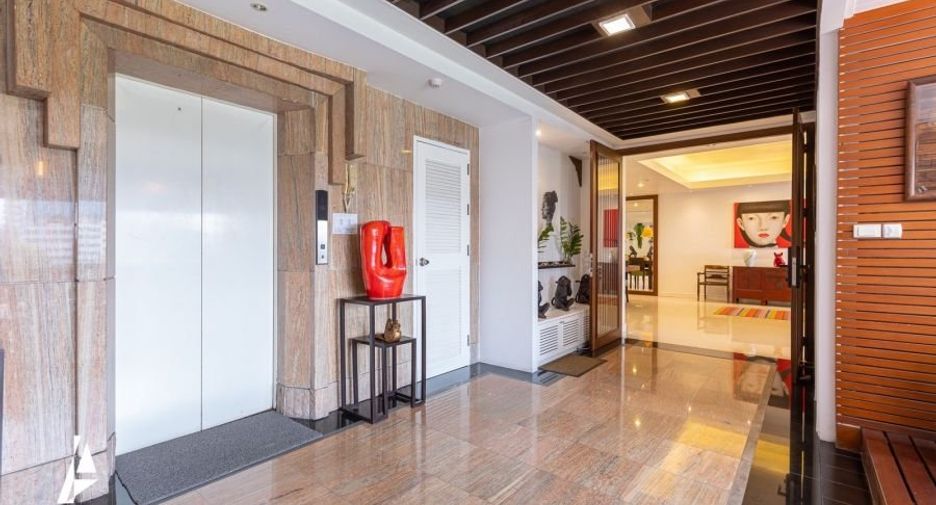 For sale 4 bedrooms condo in Watthana, Bangkok