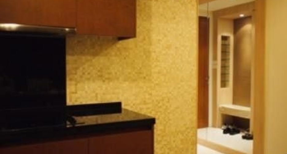 For rent 2 bed condo in Watthana, Bangkok