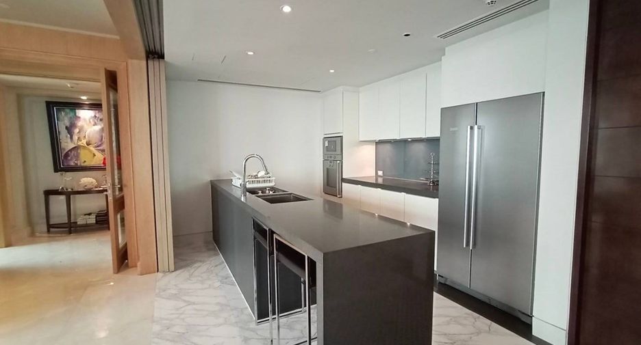 Condo en alquiler de 3 habitaciones en Pathum Wan, Bangkok