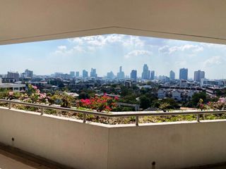 For rent 4 bed condo in Watthana, Bangkok