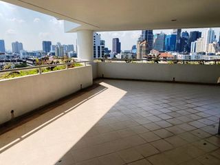 For rent 4 bed condo in Watthana, Bangkok