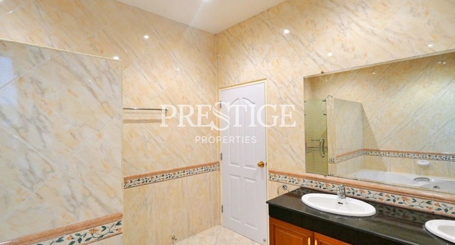 For sale 4 bedrooms house in Bang Lamung, Chonburi