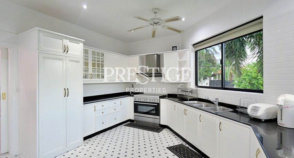 For sale 4 bedrooms house in Bang Lamung, Chonburi