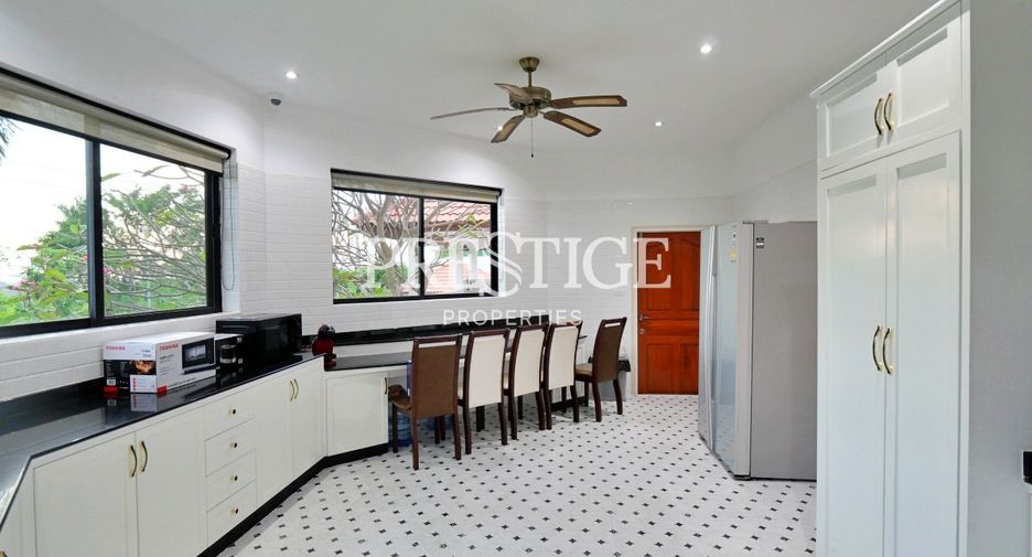 For sale 4 bedrooms house in Bang Lamung, Chonburi