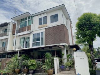 For sale 3 bed townhouse in Yan Nawa, Bangkok