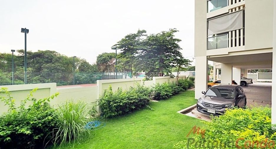 For sale 2 ベッドルーム condo in Bang Lamung, Chonburi