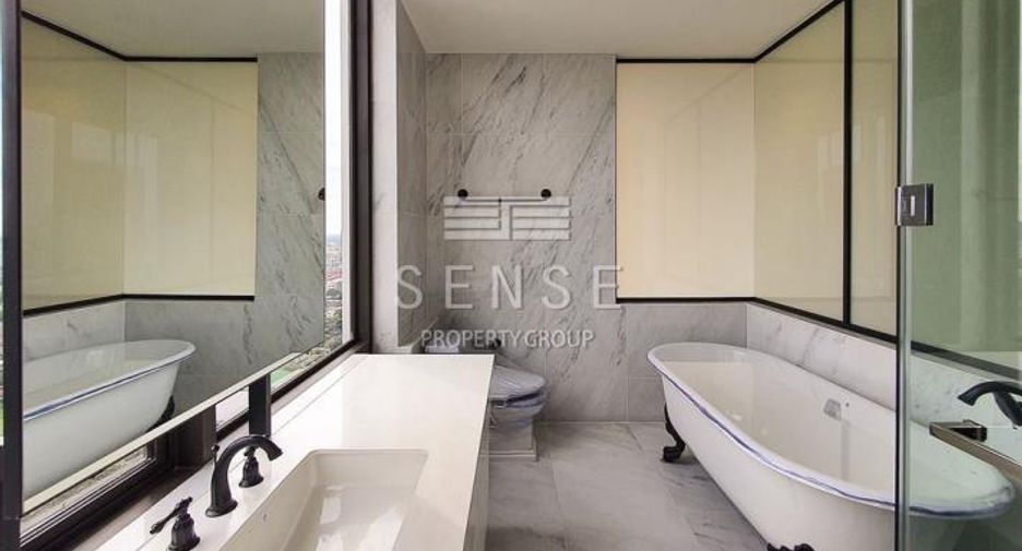 For sale 3 bedrooms condo in Pathum Wan, Bangkok