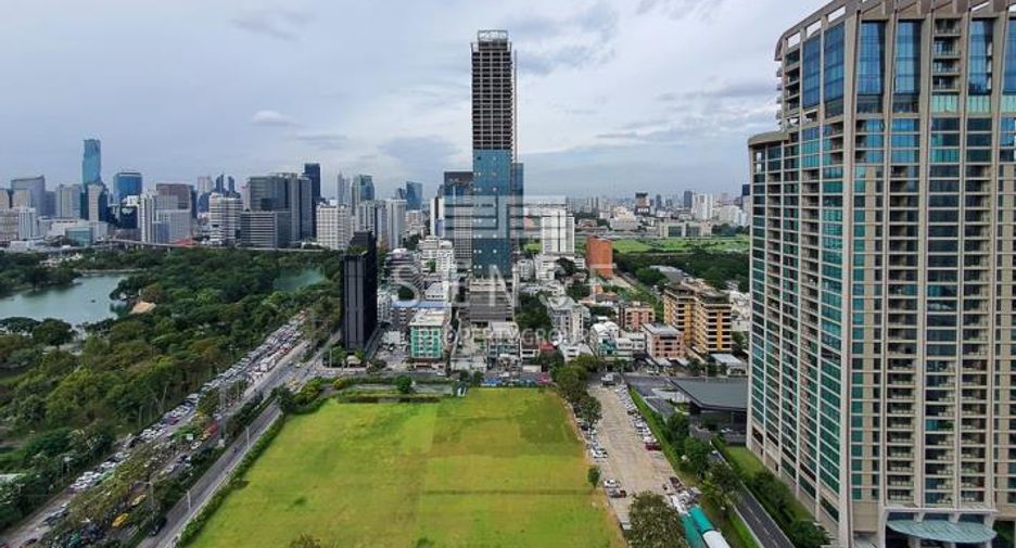 For sale 3 bedrooms condo in Pathum Wan, Bangkok