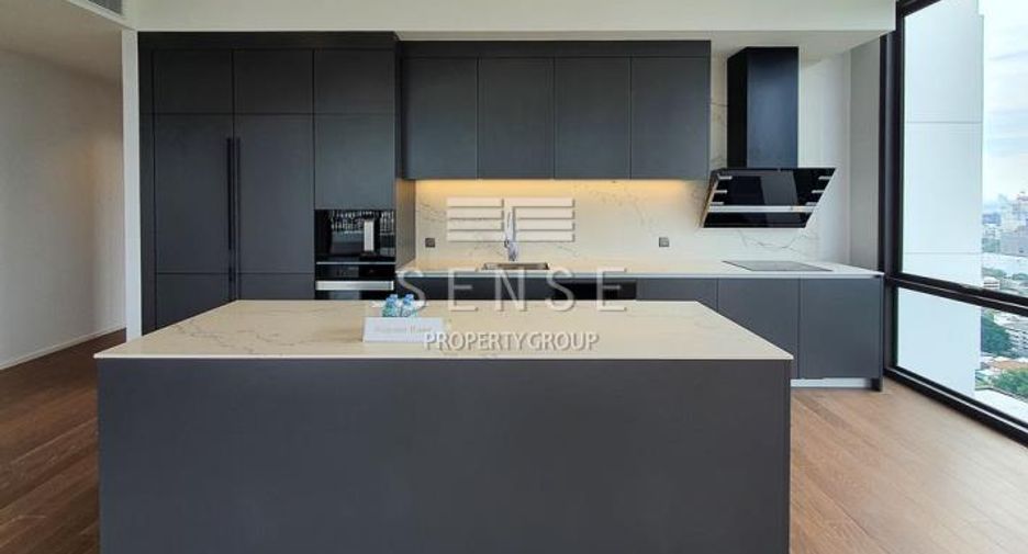 For sale 3 bedrooms condo in Pathum Wan, Bangkok