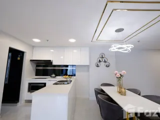 For sale 4 Beds condo in Huai Khwang, Bangkok