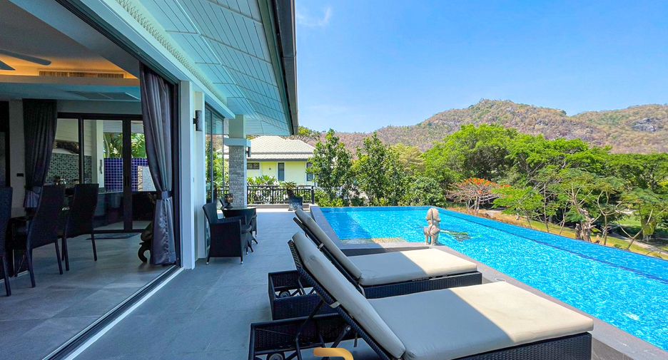 For sale 4 bedrooms villa in Hua Hin, Prachuap Khiri Khan