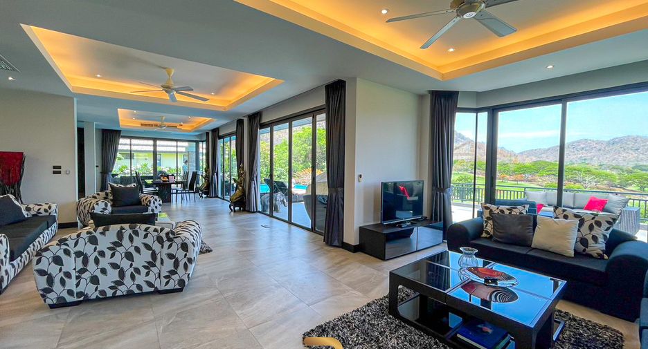 For sale 4 bedrooms villa in Hua Hin, Prachuap Khiri Khan