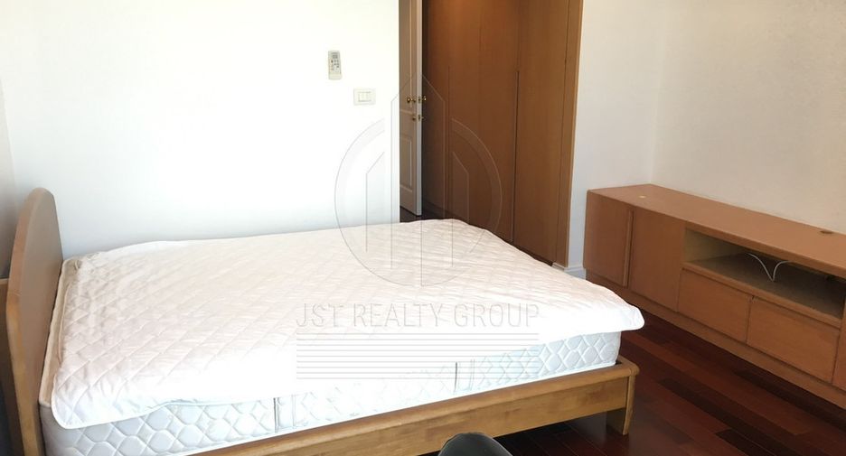 For rent 4 bedrooms condo in Pathum Wan, Bangkok