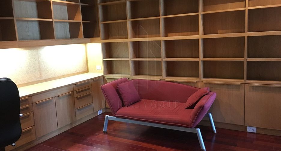 For rent 4 bedrooms condo in Pathum Wan, Bangkok