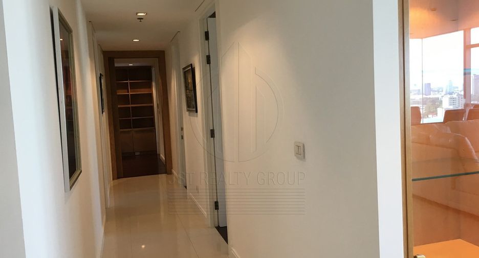 For rent 4 bedrooms condo in Pathum Wan, Bangkok